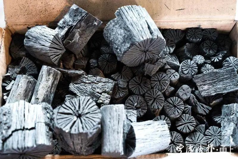 嚴(yán)打環(huán)境犯罪 三年來最大走私出口木炭案宣判，涉案木炭高達3020噸